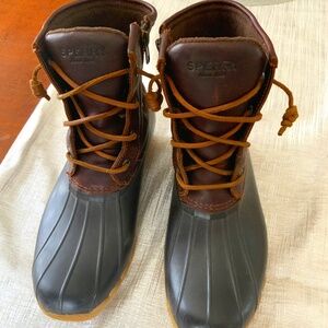 Womens  SIZE 8 SPERRY SALTWATER DUCK BOOT